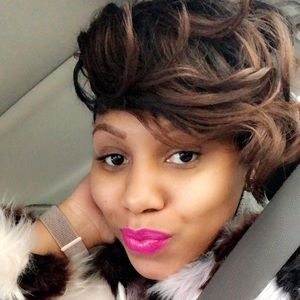 Meet your Posher, Marqueta